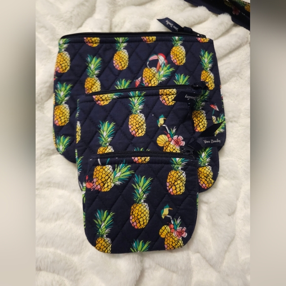 Bundle Vera Bradley Crossbody Purse, Wallet, Pouches,Market Totes, Wristlet EUC - Picture 3 of 14